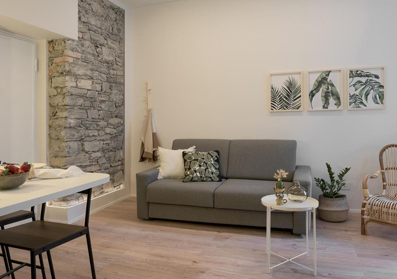 Exclusive Green Apartment - City Center - Como - Near Station Room photo